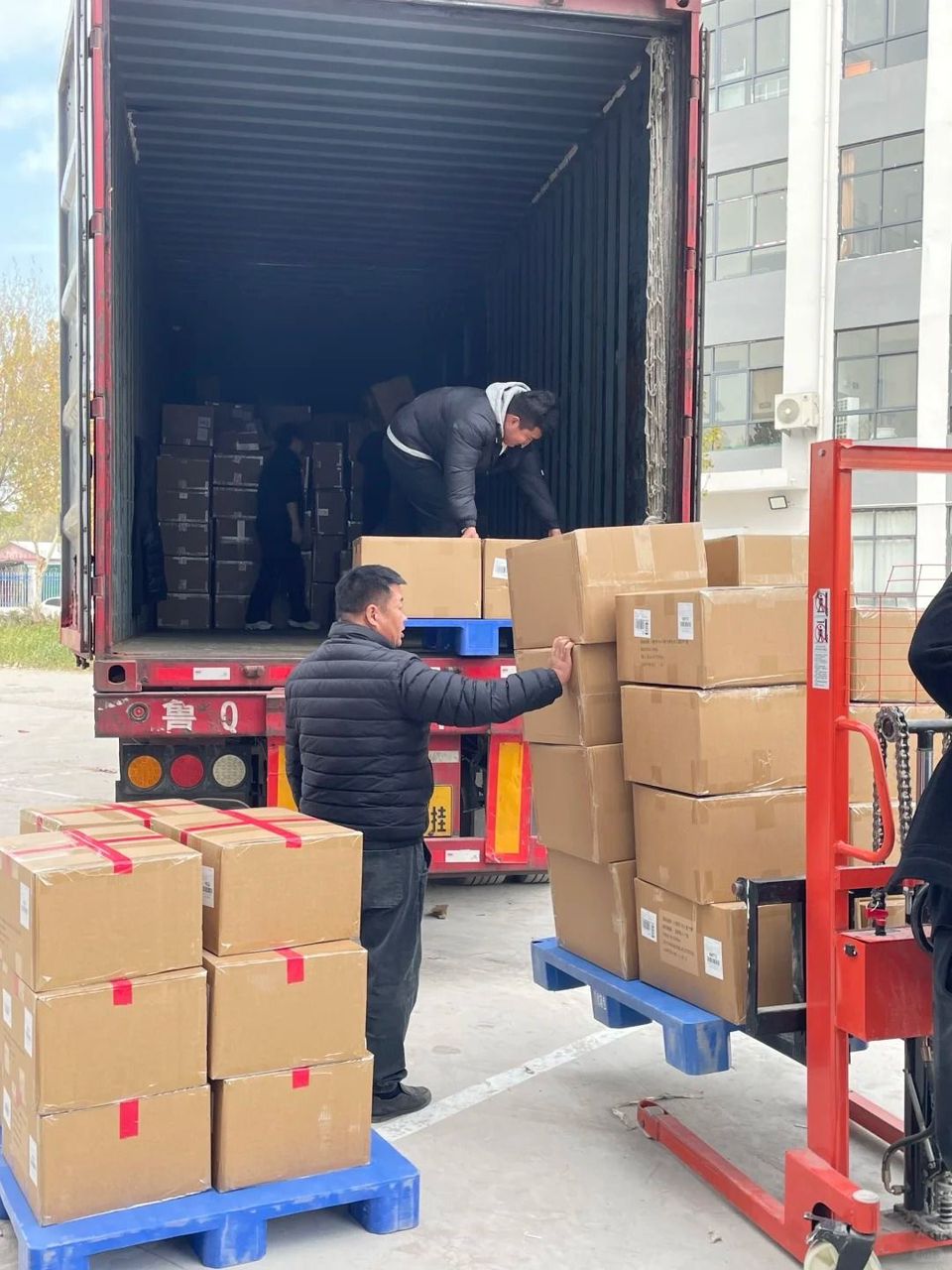 Warehouse handling and shipment preparation